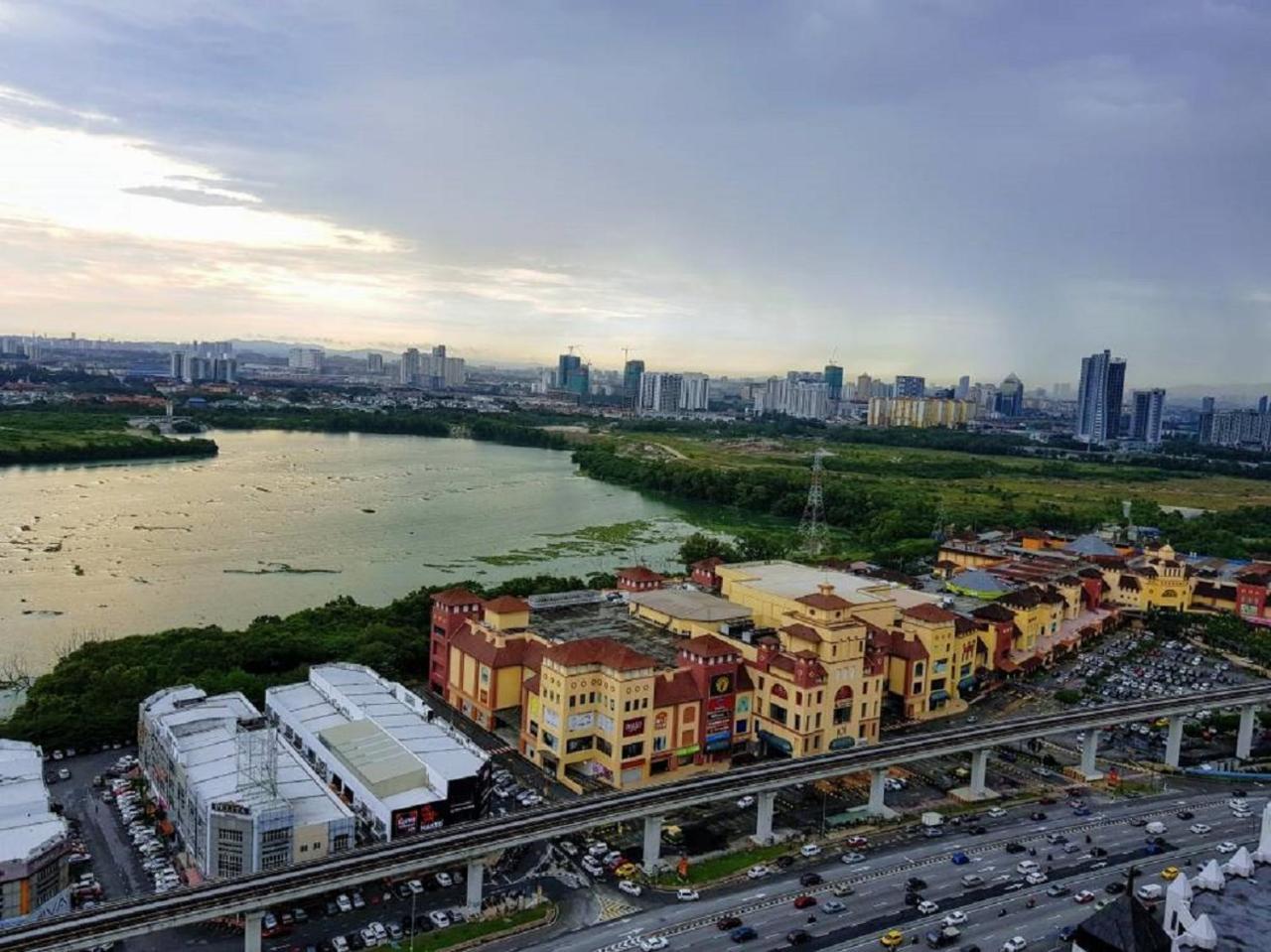 Puchong Skypod 10 Pax Ioi Mall Cozy Apartment Exterior foto